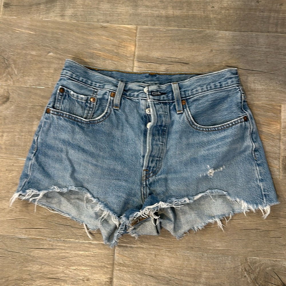 Levi’s 501 cut off denim shorts 27